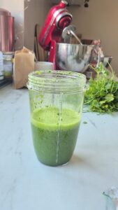 Grüne Petersilienbrötchen Grüne Petersilienbrötchen Franzosische Brotchen Schritt 6 Grüner Petersilien Smoothie Im Glas 169x300
