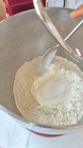 Grüne Petersilienbrötchen Grüne Petersilienbrötchen Franzosische Brotchen Schritt 7 Mehl In Schüssel Abwiegen 169x300