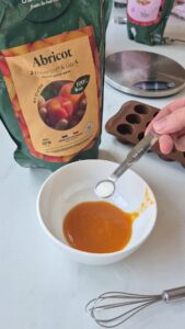 Fruchtpralinen ohne Schokolade Fruchtpralinen ohne Schokolade Praline Rezept Schritt 2 Aprikosenpüree In Schüssel Abwiegen 169x300