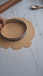 Stachelbeertarte, ganz einfach wie bei Oma Stachelbeerkuchen Rezept Schritt 2 Teig Ausstechen Mit Ring 169x300