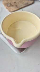 Apfelkuchen mit Crème fraîche aus der Normandie 20260822 120058