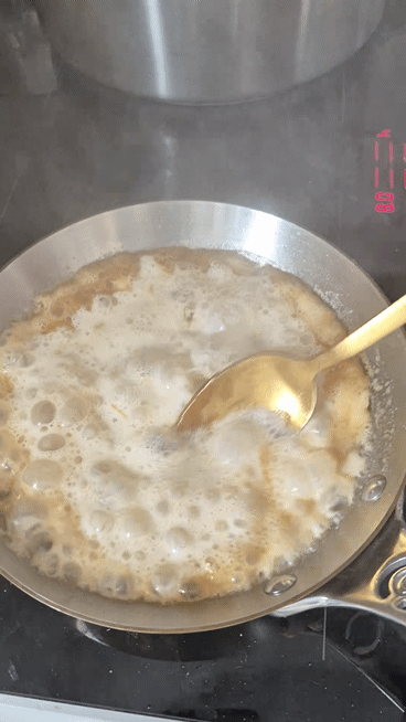 Apfelkuchen mit Crème fraîche aus der Normandie Apfelkuchen mit Crème fraîche aus der Normandie 20260822 120441 1