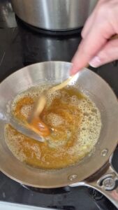 Apfelkuchen mit Crème fraîche aus der Normandie 20260822 120441