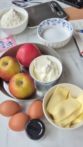 Apfelkuchen mit Crème fraîche aus der Normandie Apfelkuchen mit Crème fraîche aus der Normandie Apfelkuchen Creme Fraiche Schritt 1 Zutaten Apfelkuchen Normandie