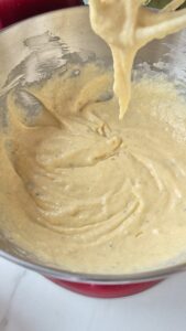 Apfelkuchen mit Crème fraîche aus der Normandie Apfelkuchen mit Crème fraîche aus der Normandie Apfelkuchen Creme Fraiche Schritt 10 Teig In Schüssel Rühren