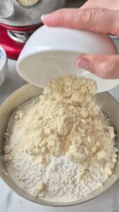 Apfelkuchen mit Crème fraîche aus der Normandie Apfelkuchen Creme Fraiche Schritt 13 Mehl In Schüssel Geben