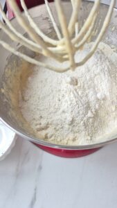 Apfelkuchen mit Crème fraîche aus der Normandie Apfelkuchen mit Crème fraîche aus der Normandie Apfelkuchen Creme Fraiche Schritt 15 Mehlmischung Im Rührgerät