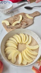 Apfelkuchen mit Crème fraîche aus der Normandie Apfelkuchen Creme Fraiche Schritt 24 Apfelscheiben In Backform Legen