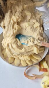 Apfelkuchen mit Crème fraîche aus der Normandie Apfelkuchen mit Crème fraîche aus der Normandie Apfelkuchen Creme Fraiche Schritt 30 Teig Auf Äpfel Geben