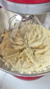 Apfelkuchen mit Crème fraîche aus der Normandie Apfelkuchen mit Crème fraîche aus der Normandie Apfelkuchen Creme Fraiche Schritt 4 Teig In Küchenmaschine Rühren