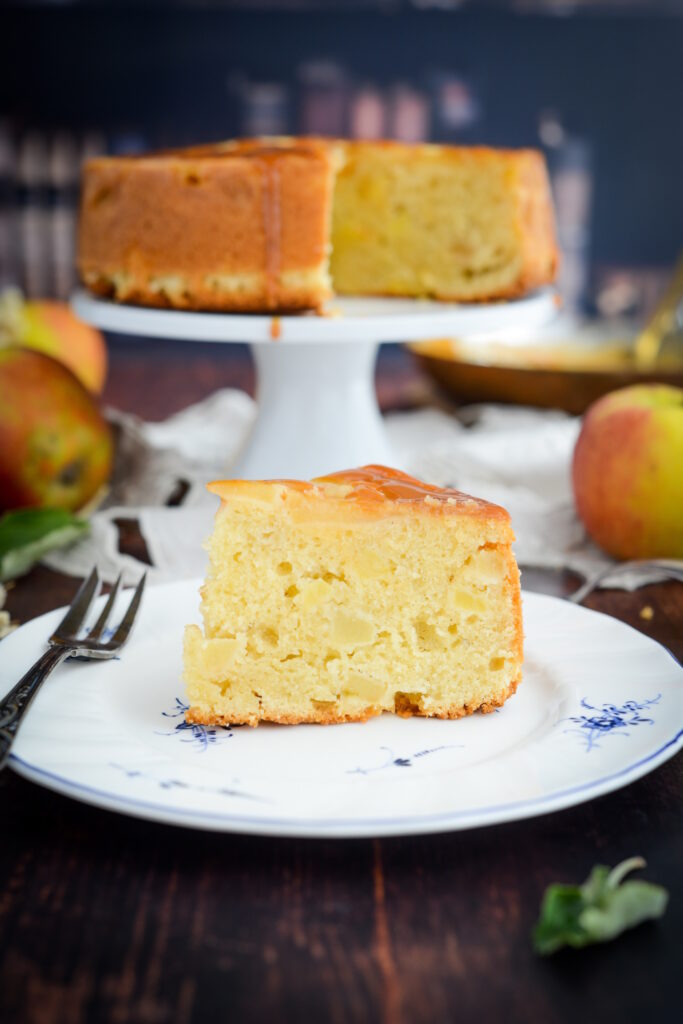 Apfelkuchen mit Crème fraîche aus der Normandie Apfelkuchen mit Crème fraîche aus der Normandie Apfelkuchen Mit Salzbutter Karamell Creme