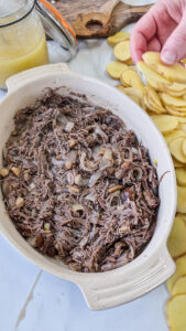 Entenconfit-Auflauf mit Kartoffeln Entenconfit-Auflauf mit Kartoffeln Auflauf Entenconfit Kartoffeln Schritt 11 Entenconfit In Auflaufform Gefüllt