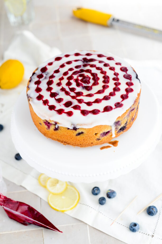 Zitronen-Blaubeer-Kuchen, super saftig & einfach Blaubeer Zitronen Kuchen Einfach Saftig 683x1024
