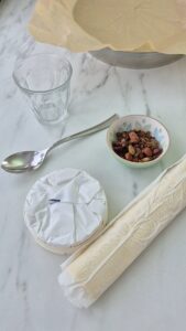 Gebackene Camembert mit trocken Früchten und Rum Gebackene Camembert mit trocken Früchten und Rum Camembert Mit Rum Schritt 1 Zutaten Für Gebackenen Camembert 169x300