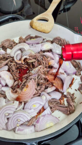 Entenconfit-Auflauf mit Kartoffeln Entenconfit-Auflauf mit Kartoffeln Entenconfit Kartoffeln Auflauf Schritt 4 Geschmortes Fleisch Mit Zwiebeln Ablo