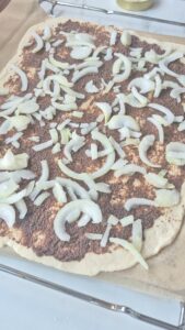 Flammkuchen mit Tapenade: Provence und Elsass auf meinem Teller Flamme Mit Tapenade Schritten 26 169x300