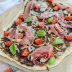Rezepte a-z Flammkuchen Mit Tapenade Schinken Tomaten
