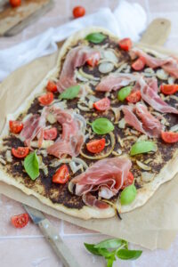 Flammkuchen mit Tapenade: Provence und Elsass auf meinem Teller