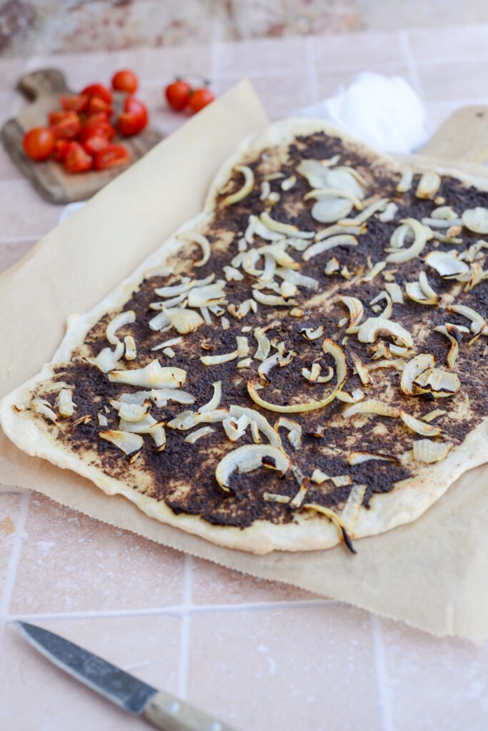 Flammkuchen mit Tapenade: Provence und Elsass auf meinem Teller Flammkuchen Mit Tapenade Schwarze Oliven 683x1024