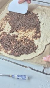 Flammkuchen mit Tapenade: Provence und Elsass auf meinem Teller Flammkuchen Rezept Schritt 14 Tapenade Auf Teig Verteilen 169x300