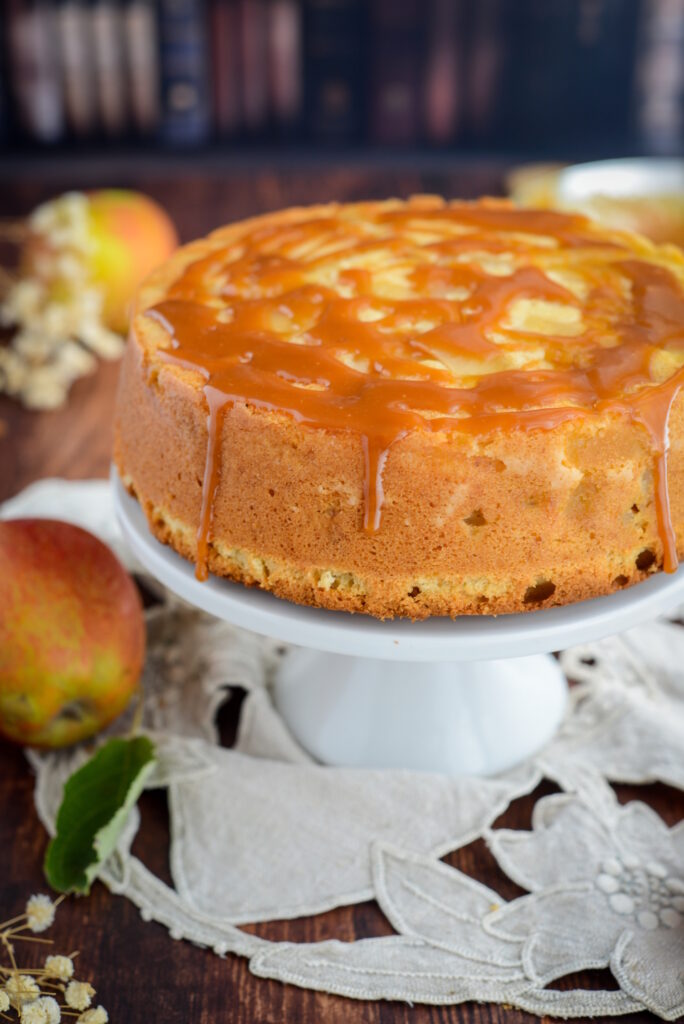 Apfelkuchen mit Crème fraîche aus der Normandie Apfelkuchen mit Crème fraîche aus der Normandie Französische Apfelkuchen Mit Karamell