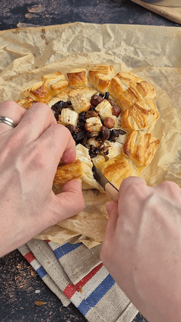 Gebackene Camembert mit trocken Früchten und Rum Gebackene Camembert Im Blätterteig
