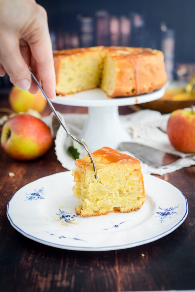 Apfelkuchen mit Crème fraîche aus der Normandie Apfelkuchen mit Crème fraîche aus der Normandie Saftige Apfelkuchen Karamell