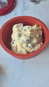 Zitronen-Blaubeer-Kuchen, super saftig & einfach Saftiger Blaubeerkuchen Schritt 19 Zitronen Blaubeer Teig In Schüssel 169x300