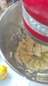 Zitronen-Blaubeer-Kuchen, super saftig & einfach Saftiger Blaubeerkuchen Schritt 5 Teig In Küchenmaschine Mixen 169x300