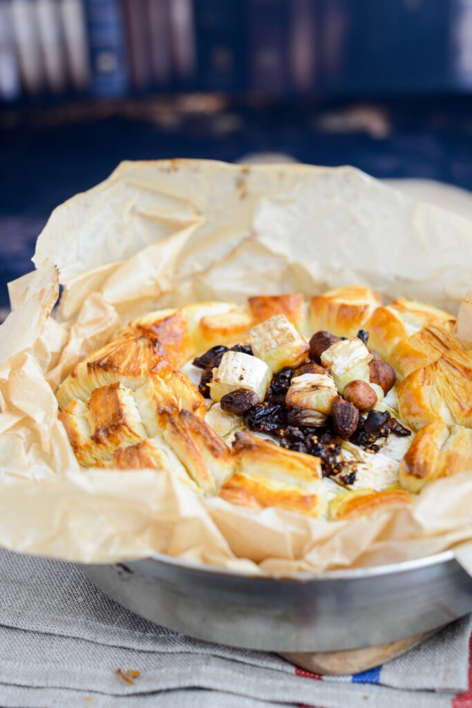 Gebackene Camembert mit trocken Früchten und Rum Gebackene Camembert mit trocken Früchten und Rum Ueberbackene Camembert Im Blätterteig 683x1024