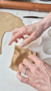 Vegane mini Pâtés en croûte mit Linsen, Pilzen und Kürbis (herzhafte Pasteten) 20260919 095345