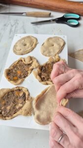 Vegane mini Pâtés en croûte mit Linsen, Pilzen und Kürbis (herzhafte Pasteten) 20260919 101217 3
