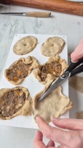 Vegane mini Pâtés en croûte mit Linsen, Pilzen und Kürbis (herzhafte Pasteten) 20260919 101217 4