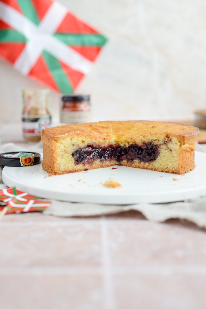 Baskischer Kuchen: Gâteau Basque mit Schwarzkirschkonfitüre Baskenland Kuchen Mit Schwarzkisch Konfitüre Espelette