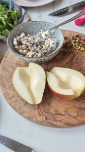 Gefüllte Birnen mit Ziegenkäse und Trockenfrüchten Gefüllte Birnen mit Ziegenkäse und Trockenfrüchten Birnen Ziegenkäse Rezept Schritt 16 Birnen Halbiert Mit Füllung Vorb