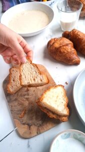 Croissant-Auflauf mit Obst Croissant-Auflauf mit Obst Croissant Auflauf Obst Schritt 11 Croissant Wird Aufgeschnitten