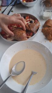 Croissant-Auflauf mit Obst Croissant-Auflauf mit Obst Croissant Auflauf Obst Schritt 17 Croissants In Auflaufform Legen