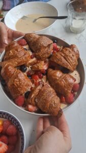 Croissant-Auflauf mit Obst Croissant-Auflauf mit Obst Croissant Auflauf Obst Schritt 19 Croissant Auflauf Wird Serviert