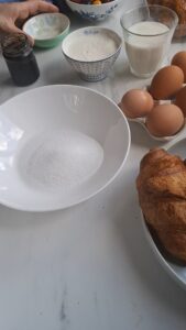 Croissant-Auflauf mit Obst Croissant-Auflauf mit Obst Croissant Auflauf Obst Schritt 2 Zutaten Für Croissant Auflauf