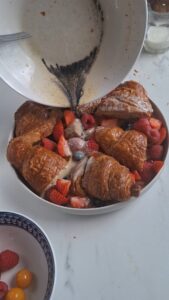 Croissant-Auflauf mit Obst Croissant-Auflauf mit Obst Croissant Auflauf Obst Schritt 20 Eimasse Über Croissants Giessen
