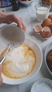 Croissant-Auflauf mit Obst Croissant-Auflauf mit Obst Croissant Auflauf Obst Schritt 7 Eimasse Mit Sahne Vermengen