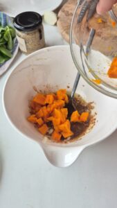 Herbstlicher Salat mit Feigen und Kürbis Französischer Herbstsalat Schritt 11 Kürbis Mit Marinade Vermischen