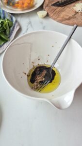 Herbstlicher Salat mit Feigen und Kürbis Französischer Herbstsalat Schritt 7 Dressing Anrühren In Schüssel