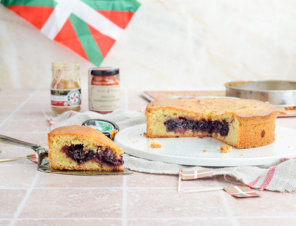 Baskischer Kuchen: Gâteau Basque mit Schwarzkirschkonfitüre Gateau Basque Baskischer Kuchen Kirschen