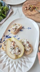 Gefüllte Birnen mit Ziegenkäse und Trockenfrüchten Gefüllte Birnen mit Ziegenkäse und Trockenfrüchten Gefüllte Birnen Ziegenkäse