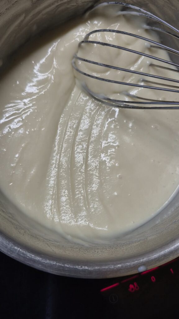 Nudelkuchen für Kinder mit Schinken und Béchamelsauce Nudelkuchen für Kinder mit Schinken und Béchamelsauce Nudelkuchen Kinder Schritt 14 Bechamel Sauce Im Topf