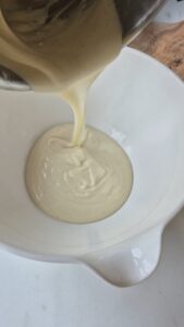 Nudelkuchen für Kinder mit Schinken und Béchamelsauce Nudelkuchen für Kinder mit Schinken und Béchamelsauce Nudelkuchen Kinder Schritt 19 Bechamel Sauce Wird Eingegossen