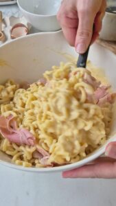Nudelkuchen für Kinder mit Schinken und Béchamelsauce Nudelkuchen für Kinder mit Schinken und Béchamelsauce Nudelkuchen Kinder Schritt 25 Nudeln Mit Schinken Mischen