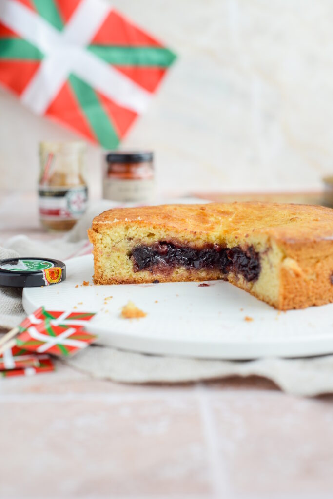 Baskischer Kuchen: Gâteau Basque mit Schwarzkirschkonfitüre Original Baskischen Kuchen