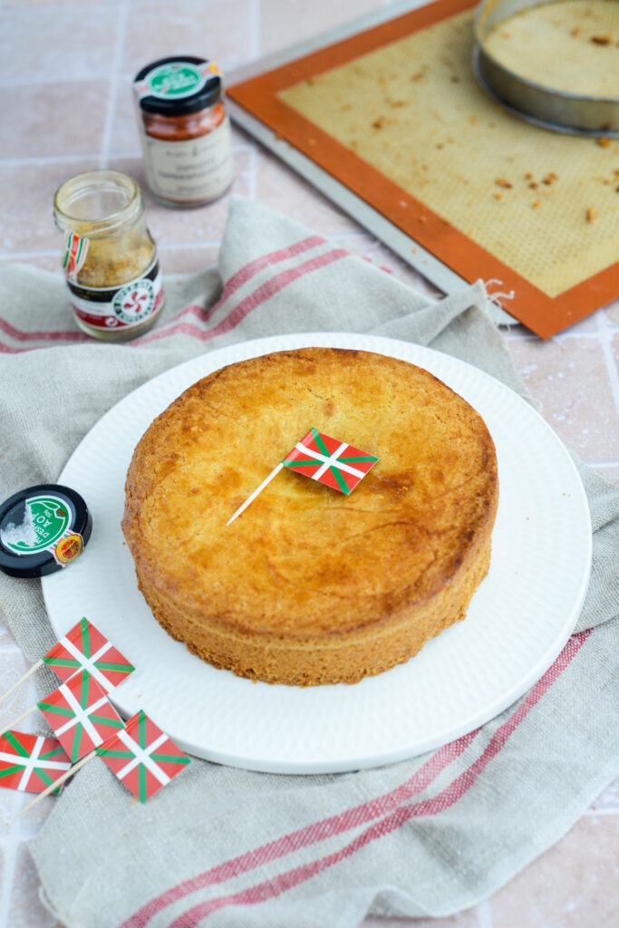 Baskischer Kuchen: Gâteau Basque mit Schwarzkirschkonfitüre Rezept Baskischer Kuchen Backen